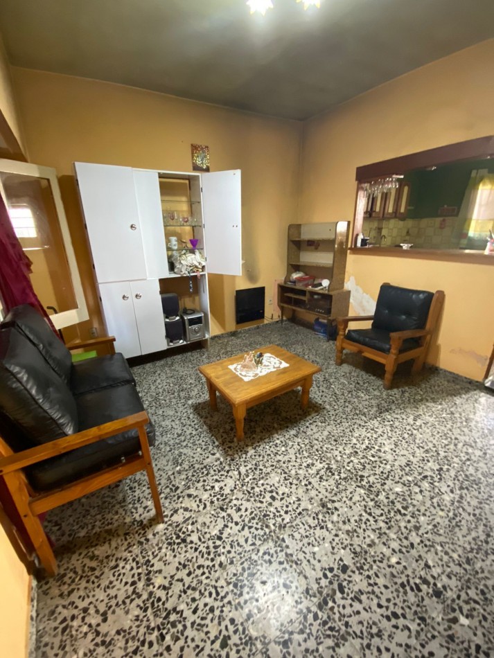 VENTA CASA CON 2 DORMITORIOS, PATIO, Y GARAJE QUE PUEDE SER LOCAL, ANCHORENA 1890 -TEMPERLEY-