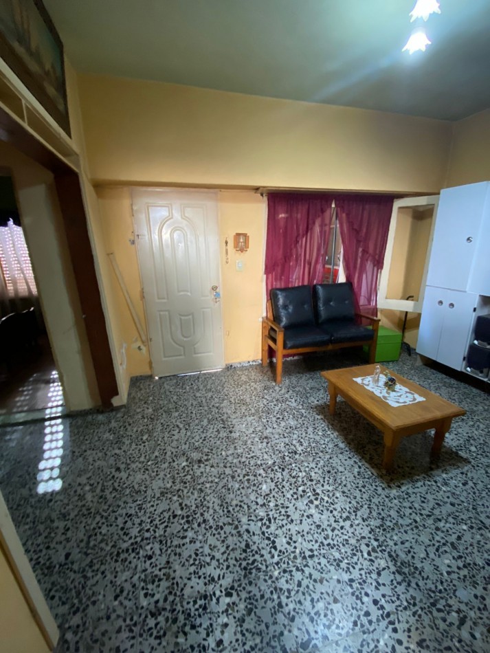 VENTA CASA CON 2 DORMITORIOS, PATIO, Y GARAJE QUE PUEDE SER LOCAL, ANCHORENA 1890 -TEMPERLEY-