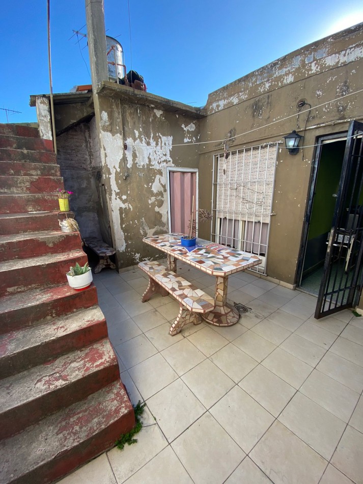 VENTA CASA CON 2 DORMITORIOS, PATIO, Y GARAJE QUE PUEDE SER LOCAL, ANCHORENA 1890 -TEMPERLEY-