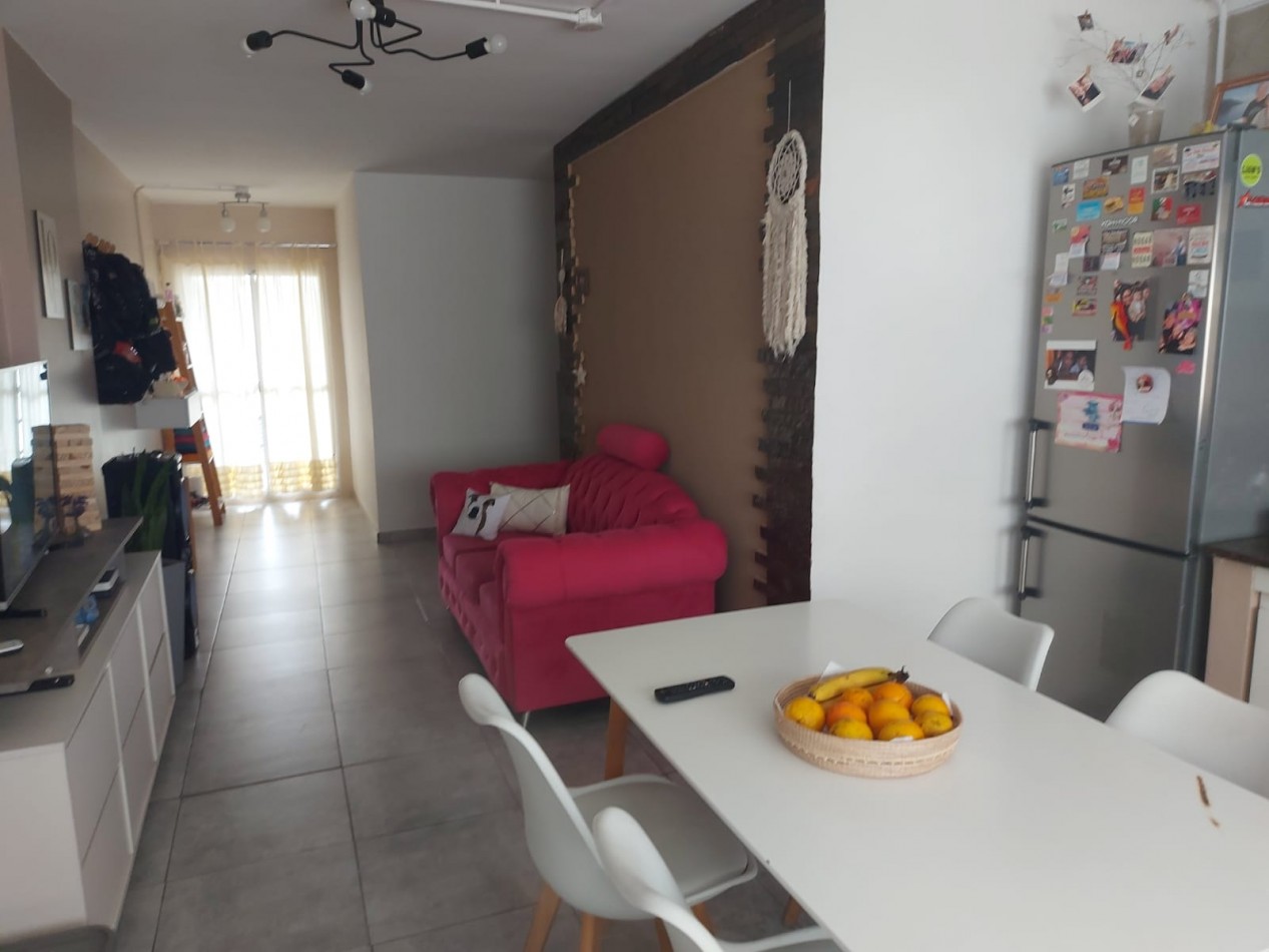 -RESERVADO- ALQUILER POR 1 AÑO DEPTO 2 AMBIENTES PARA PERSONA SOLA O PAREJA CON BALCON Y TERRAZA CON PARRILLA, CHUBUT 680 -SAN JOSE-