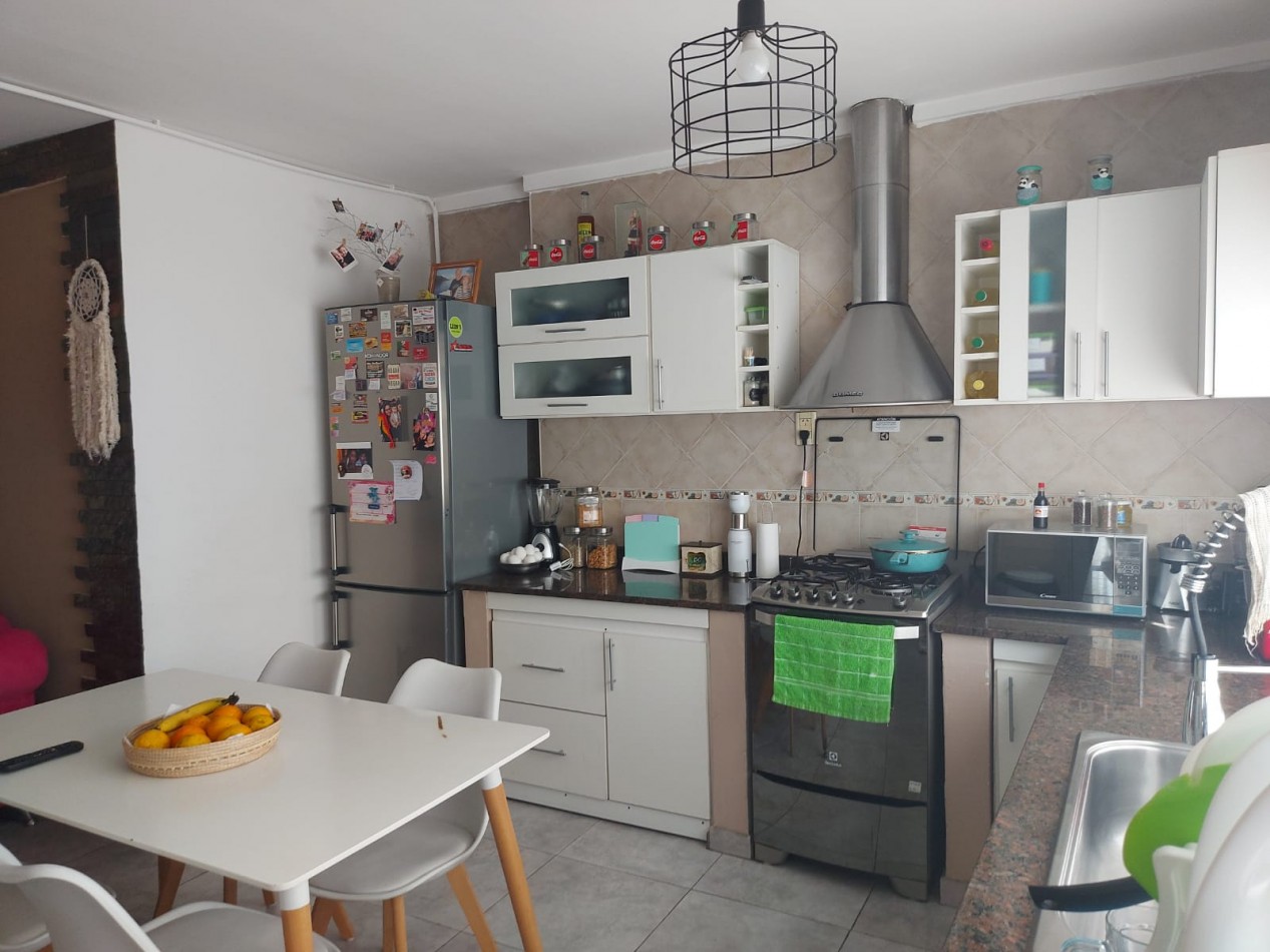 -RESERVADO- ALQUILER POR 1 AÑO DEPTO 2 AMBIENTES PARA PERSONA SOLA O PAREJA CON BALCON Y TERRAZA CON PARRILLA, CHUBUT 680 -SAN JOSE-