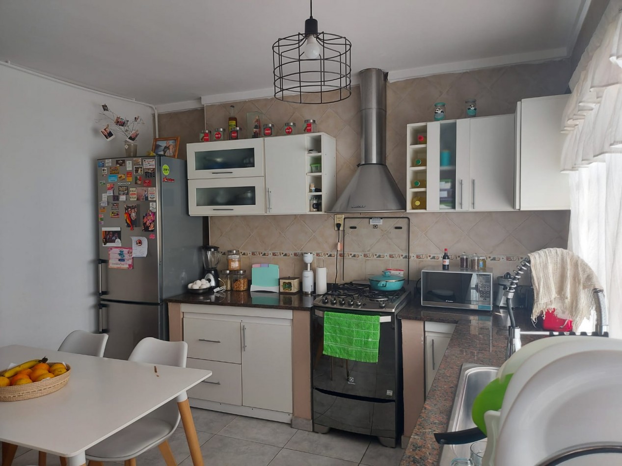 -RESERVADO- ALQUILER POR 1 AÑO DEPTO 2 AMBIENTES PARA PERSONA SOLA O PAREJA CON BALCON Y TERRAZA CON PARRILLA, CHUBUT 680 -SAN JOSE-