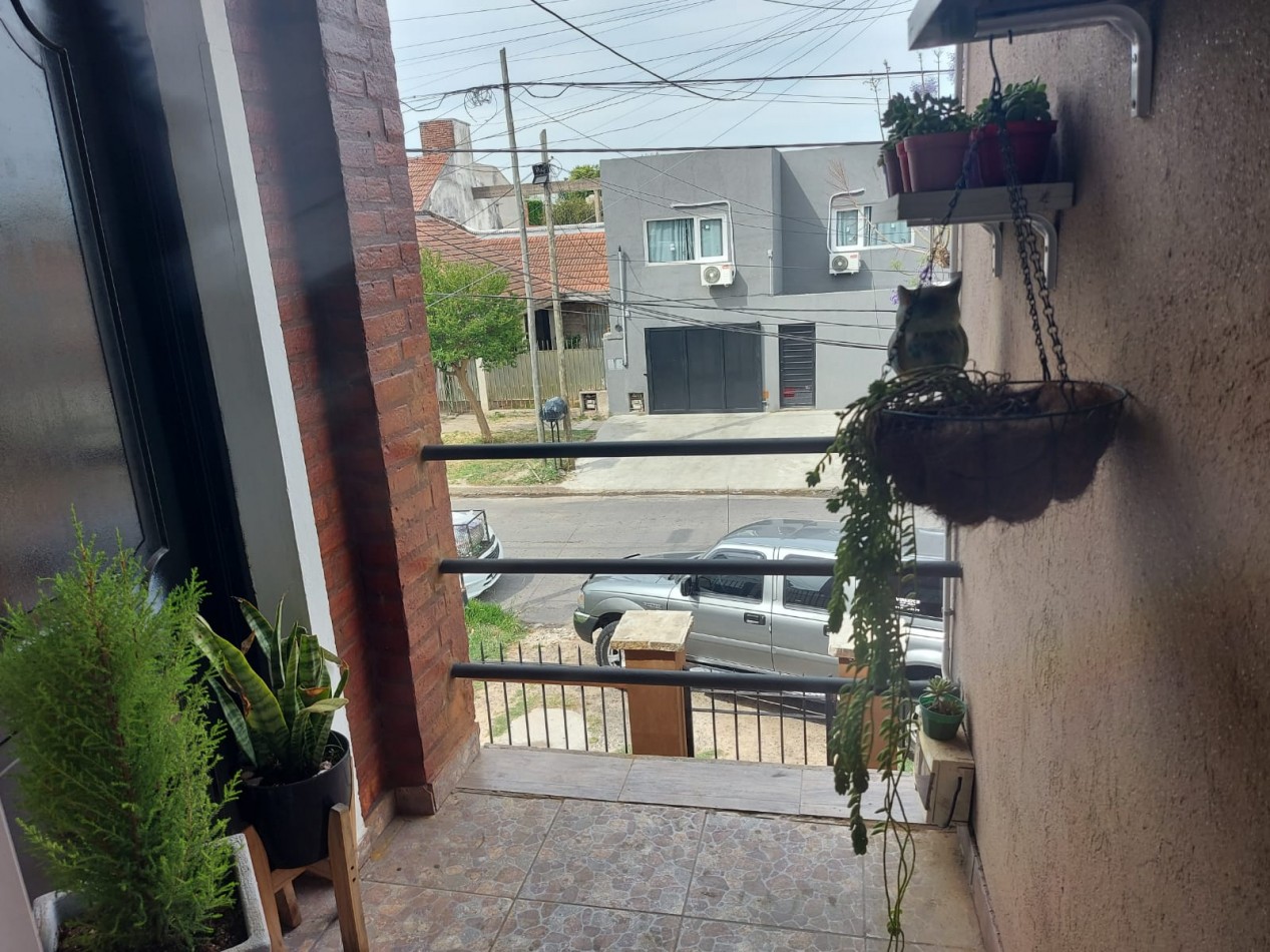-RESERVADO- ALQUILER POR 1 AÑO DEPTO 2 AMBIENTES PARA PERSONA SOLA O PAREJA CON BALCON Y TERRAZA CON PARRILLA, CHUBUT 680 -SAN JOSE-