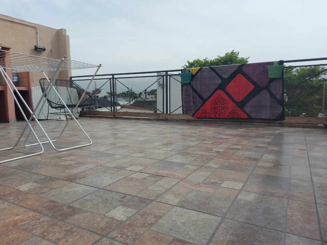 -RESERVADO- ALQUILER POR 1 AÑO DEPTO 2 AMBIENTES PARA PERSONA SOLA O PAREJA CON BALCON Y TERRAZA CON PARRILLA, CHUBUT 680 -SAN JOSE-