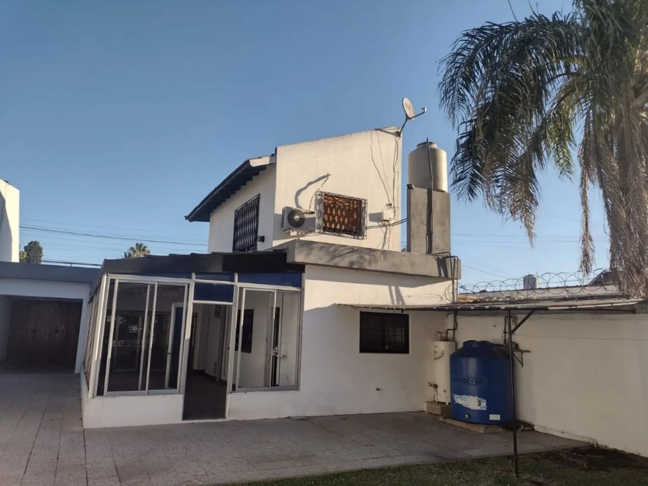 VENTA HERMOSA CASA EN EXCELENTE ZONA DOS HABITACIONES FONDO Y LOCAL AL FRENTE FONROUGE 1700 LOMAS DE ZAMORA