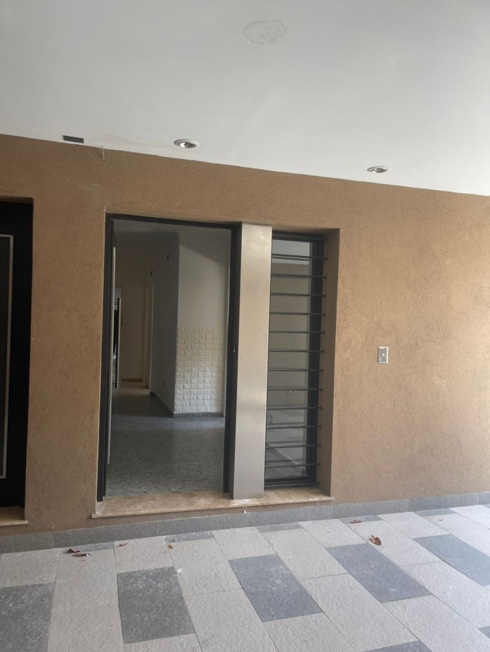 ALQUILER TRES CONSULTORIOS/OFICINAS CON BAÑO PRIVADO ARANA 288  P. B MONTE GRANDE