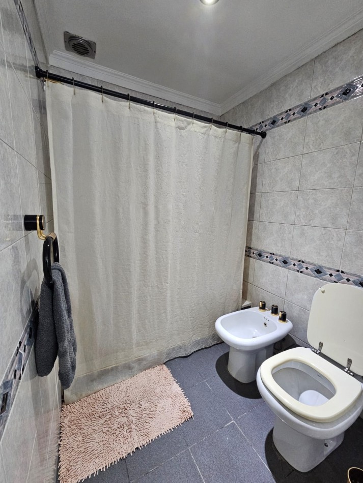 ALQUILER HERMOSO CHALET CON DETALLES DE GRAN CATEGORIA  GUEMES 1000  -TEMPERLEY ESTE- DISPONIBLE JUNIO 2025