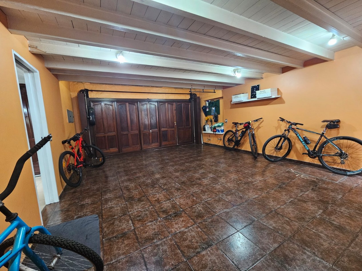 ALQUILER HERMOSO CHALET CON DETALLES DE GRAN CATEGORIA  GUEMES 1000  -TEMPERLEY ESTE- DISPONIBLE JUNIO 2025