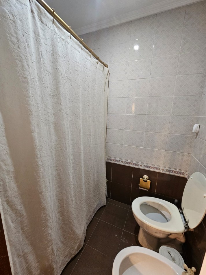 ALQUILER HERMOSO CHALET CON DETALLES DE GRAN CATEGORIA  GUEMES 1000  -TEMPERLEY ESTE- DISPONIBLE JUNIO 2025