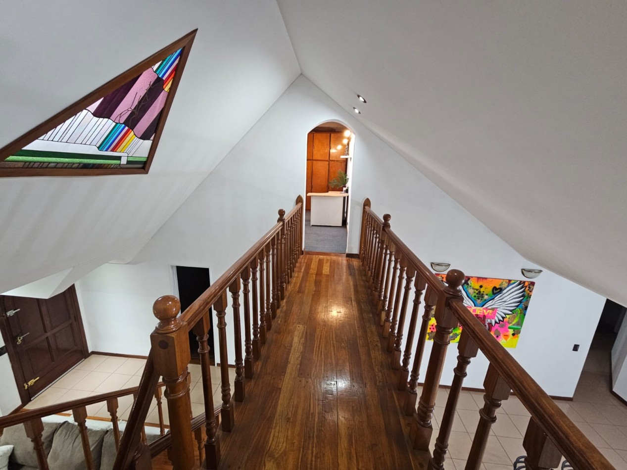 ALQUILER HERMOSO CHALET CON DETALLES DE GRAN CATEGORIA  GUEMES 1000  -TEMPERLEY ESTE- DISPONIBLE JUNIO 2025