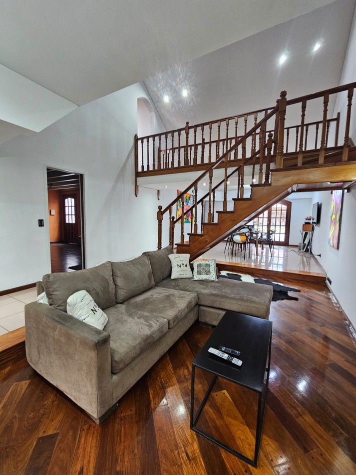 ALQUILER HERMOSO CHALET CON DETALLES DE GRAN CATEGORIA  GUEMES 1000  -TEMPERLEY ESTE- DISPONIBLE JUNIO 2025
