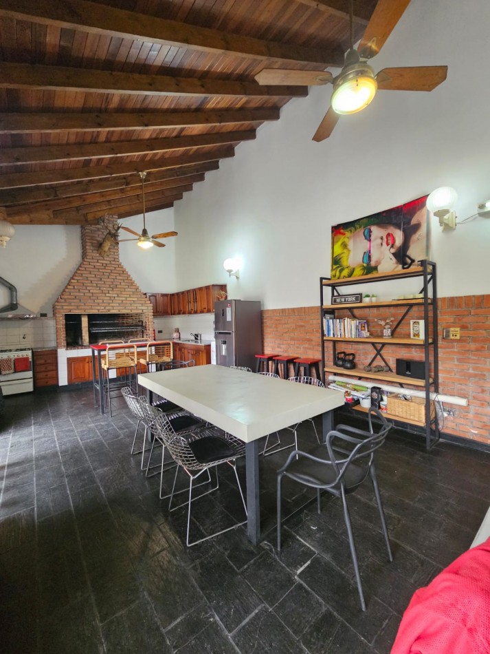 ALQUILER HERMOSO CHALET CON DETALLES DE GRAN CATEGORIA  GUEMES 1000  -TEMPERLEY ESTE- DISPONIBLE JUNIO 2025