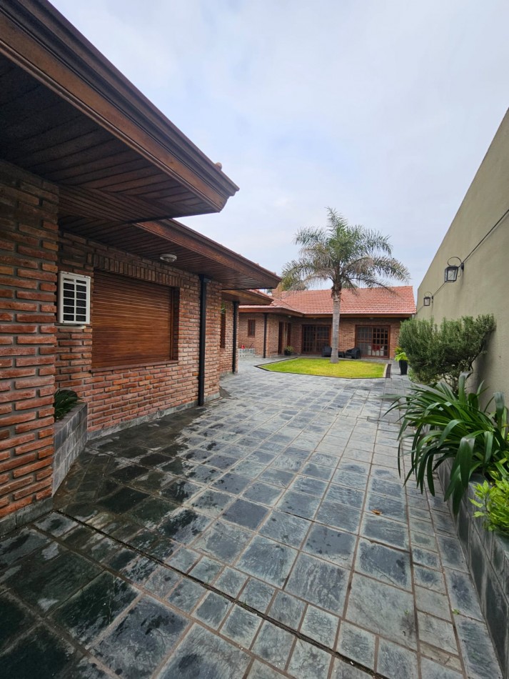 ALQUILER HERMOSO CHALET CON DETALLES DE GRAN CATEGORIA  GUEMES 1000  -TEMPERLEY ESTE- DISPONIBLE JUNIO 2025