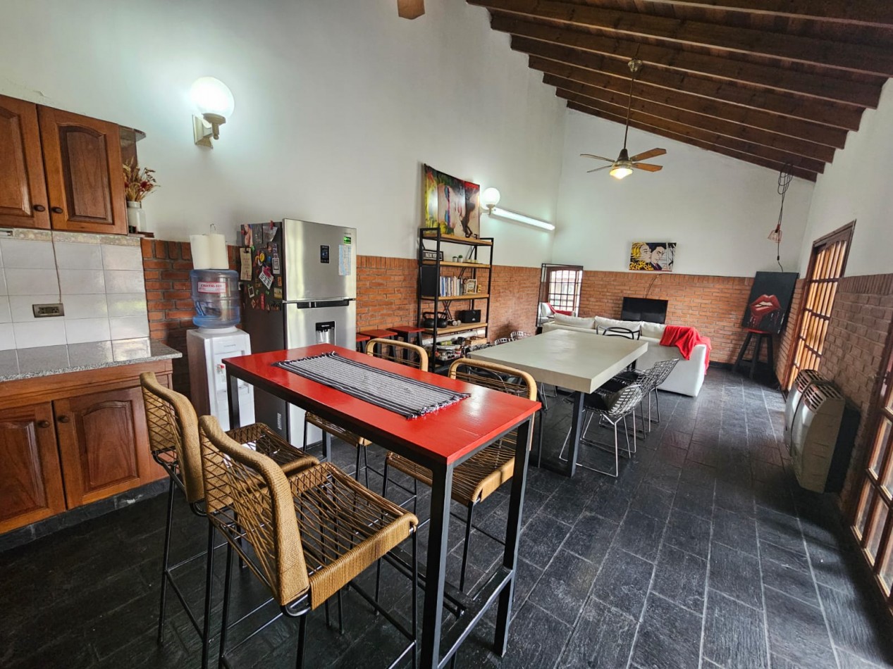 ALQUILER HERMOSO CHALET CON DETALLES DE GRAN CATEGORIA  GUEMES 1000  -TEMPERLEY ESTE- DISPONIBLE JUNIO 2025