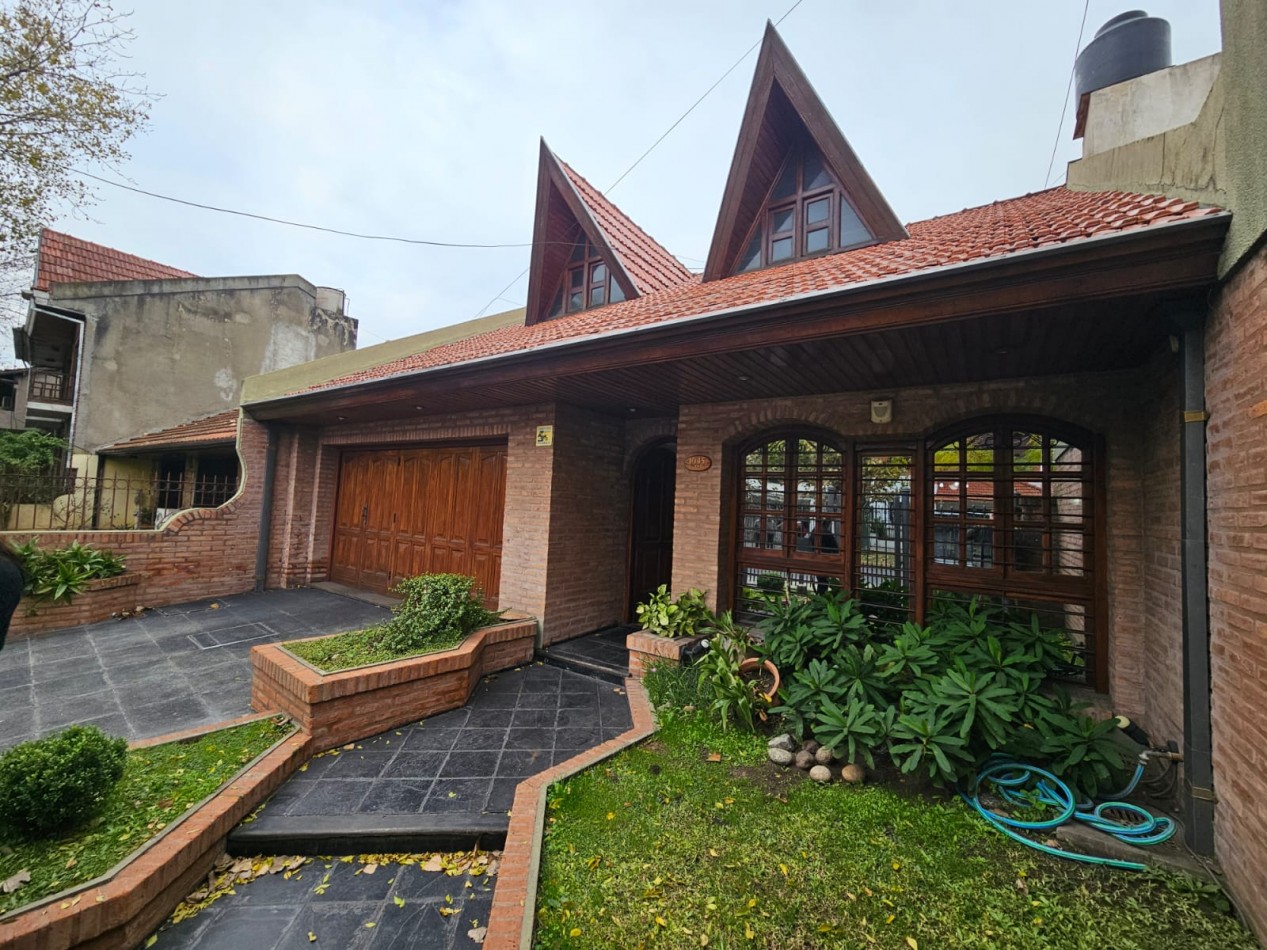 ALQUILER HERMOSO CHALET CON DETALLES DE GRAN CATEGORIA  GUEMES 1000  -TEMPERLEY ESTE- DISPONIBLE JUNIO 2025