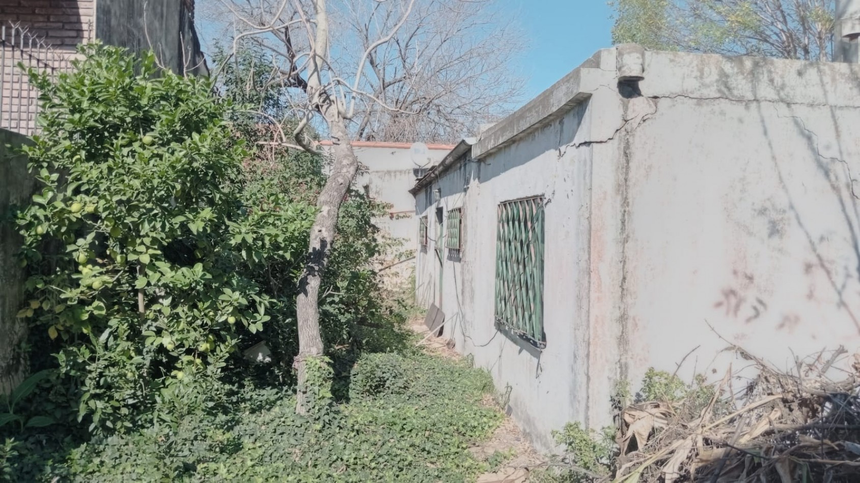 VENTA EN  SAN PABLO 109 E/ SAN BENITO Y ANTARTIDA ARGENTINA - TURDERA - OPORTUNIDAD- DOS CASAS PARA DEMOLICION EXCELENTE MEDIDA DE LOTE A POCAS CUADRAS DE JUMBO LLAVALLOL