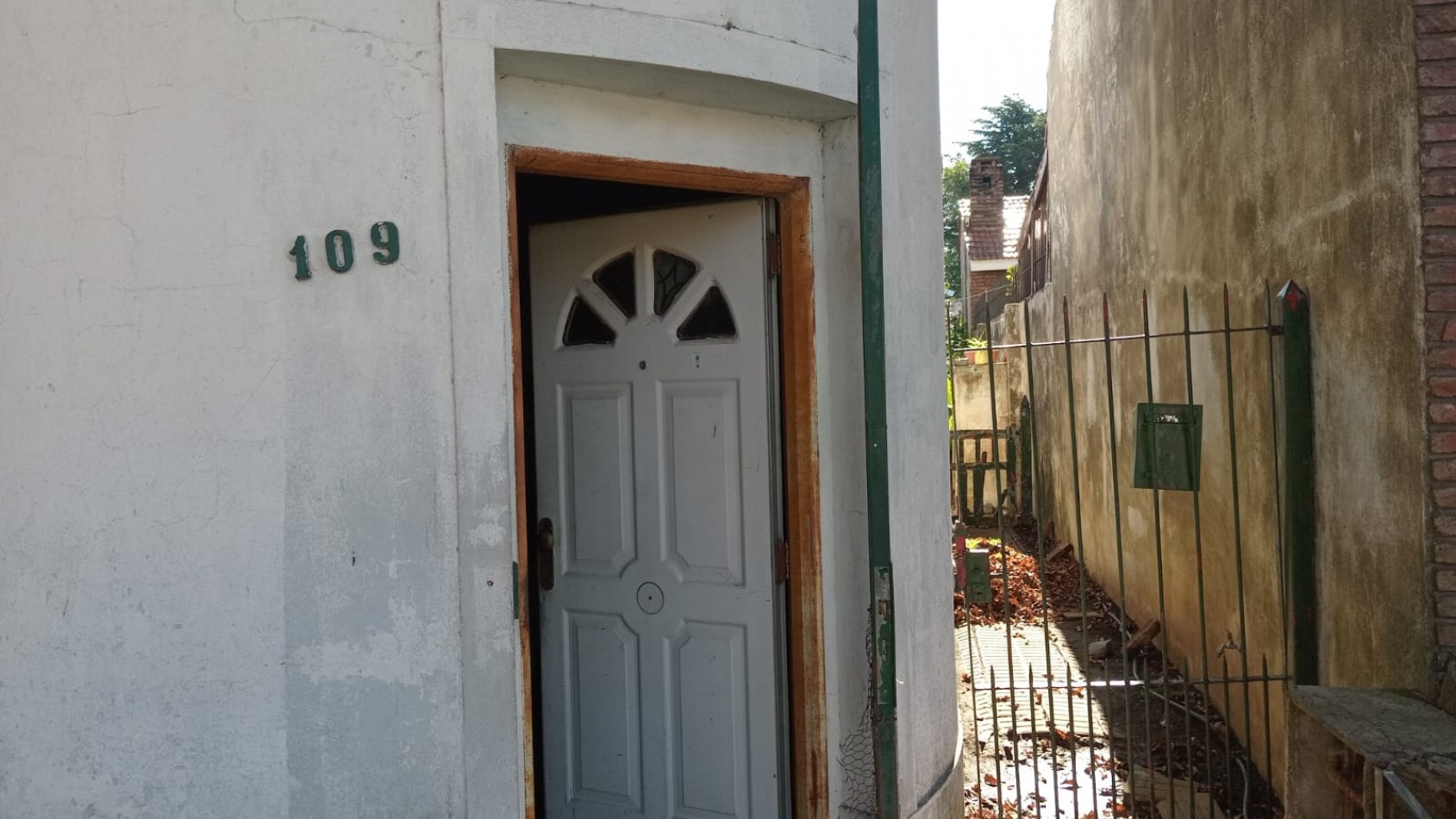 VENTA EN  SAN PABLO 109 E/ SAN BENITO Y ANTARTIDA ARGENTINA - TURDERA - OPORTUNIDAD- DOS CASAS PARA DEMOLICION EXCELENTE MEDIDA DE LOTE A POCAS CUADRAS DE JUMBO LLAVALLOL