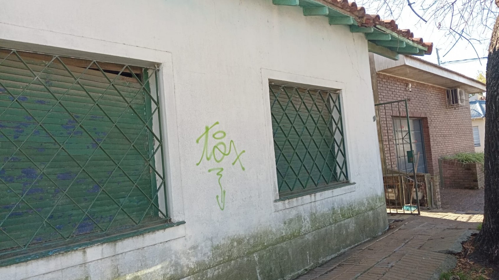 VENTA EN  SAN PABLO 109 E/ SAN BENITO Y ANTARTIDA ARGENTINA - TURDERA - OPORTUNIDAD- DOS CASAS PARA DEMOLICION EXCELENTE MEDIDA DE LOTE A POCAS CUADRAS DE JUMBO LLAVALLOL