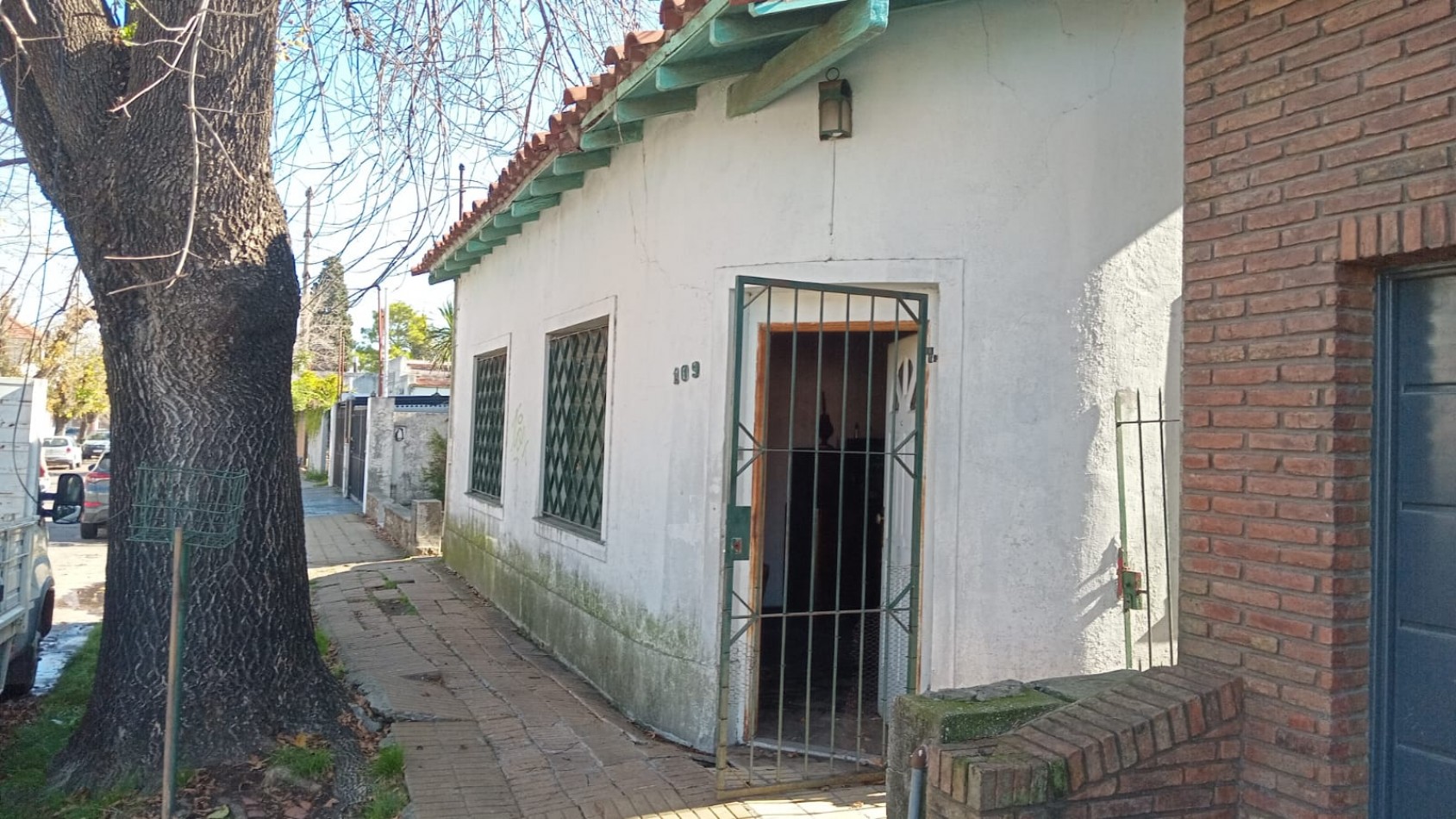 VENTA EN  SAN PABLO 109 E/ SAN BENITO Y ANTARTIDA ARGENTINA - TURDERA - OPORTUNIDAD- DOS CASAS PARA DEMOLICION EXCELENTE MEDIDA DE LOTE A POCAS CUADRAS DE JUMBO LLAVALLOL