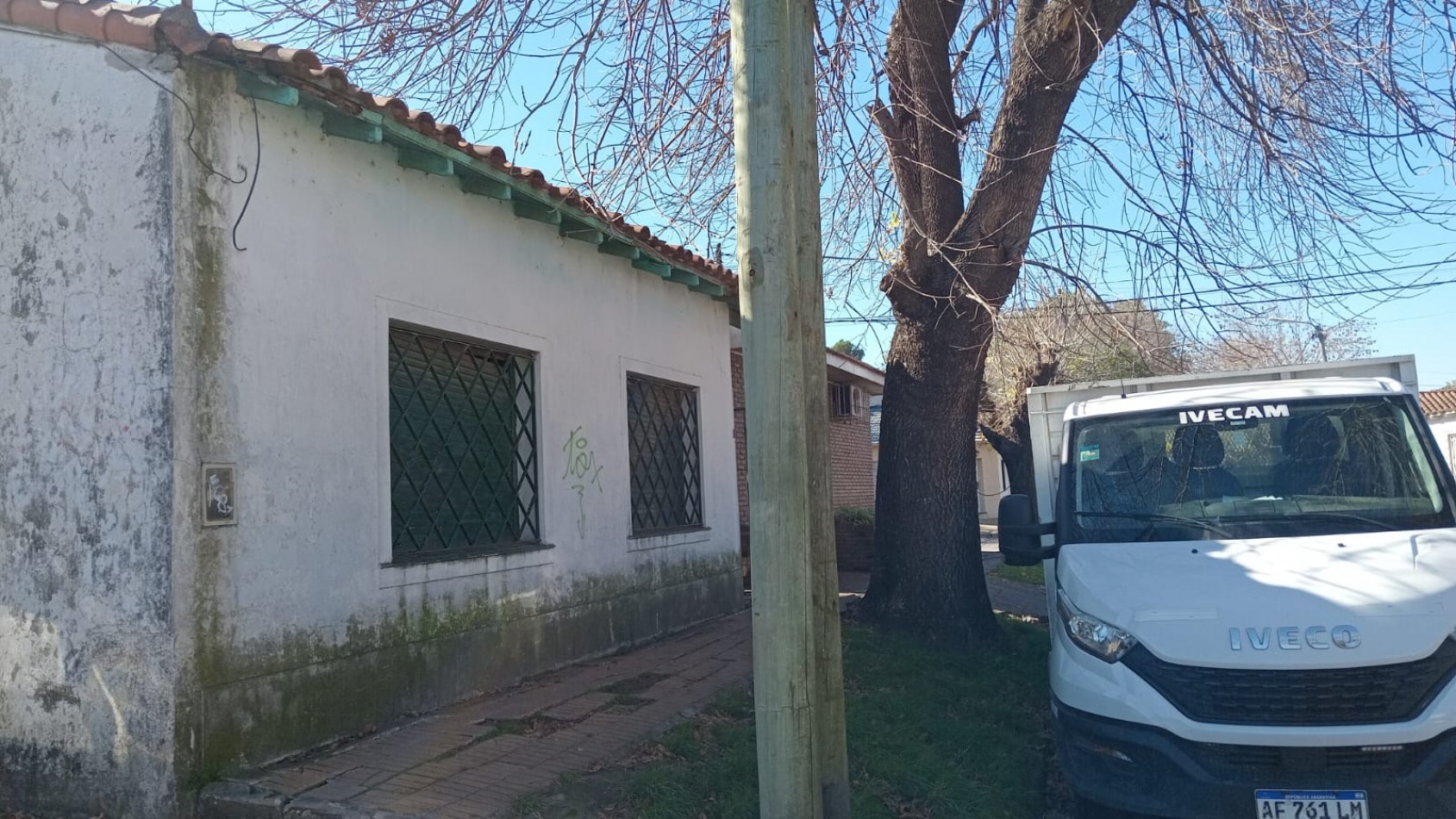 VENTA EN  SAN PABLO 109 E/ SAN BENITO Y ANTARTIDA ARGENTINA - TURDERA - OPORTUNIDAD- DOS CASAS PARA DEMOLICION EXCELENTE MEDIDA DE LOTE A POCAS CUADRAS DE JUMBO LLAVALLOL
