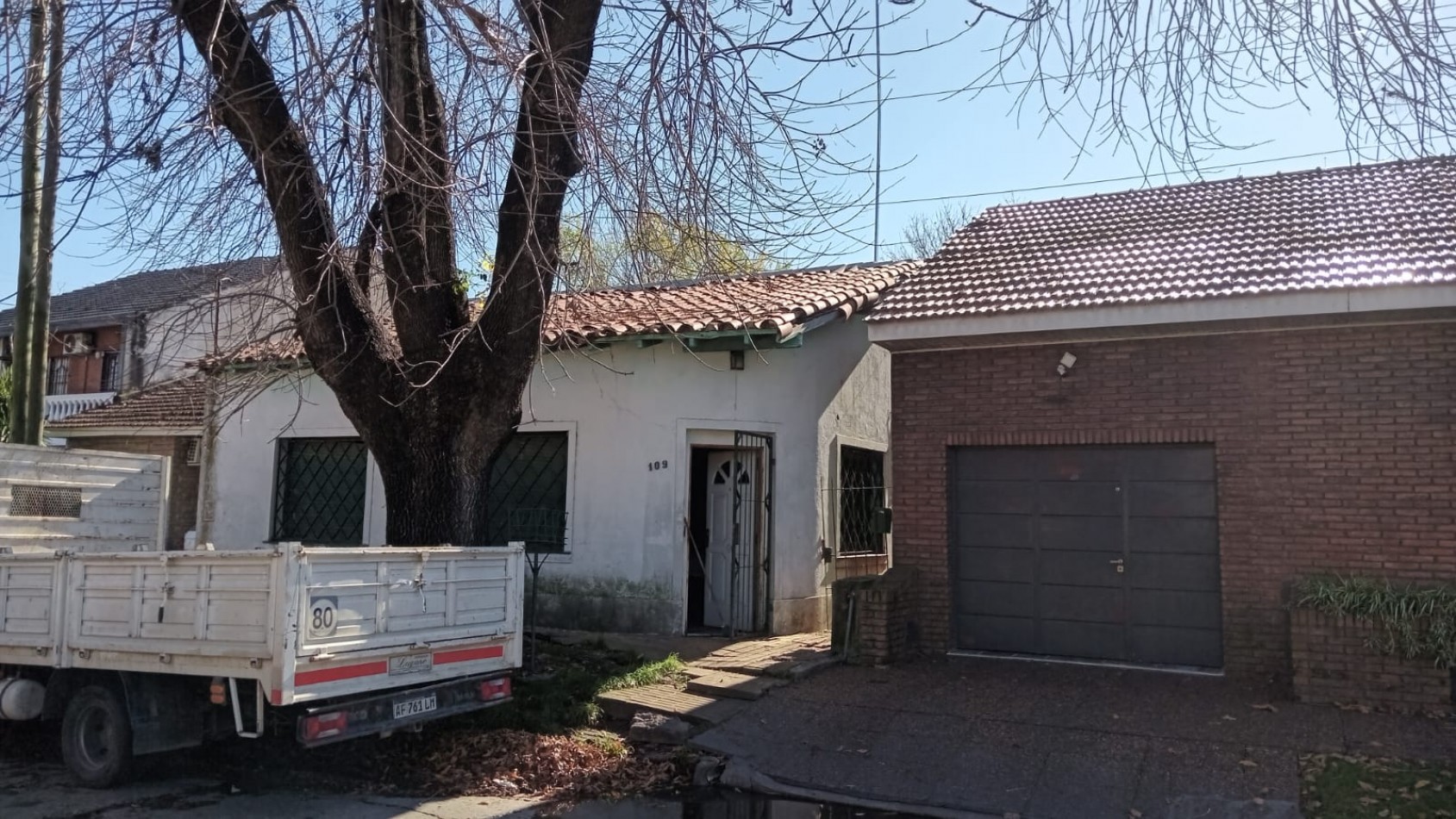 VENTA EN  SAN PABLO 109 E/ SAN BENITO Y ANTARTIDA ARGENTINA - TURDERA - OPORTUNIDAD- DOS CASAS PARA DEMOLICION EXCELENTE MEDIDA DE LOTE A POCAS CUADRAS DE JUMBO LLAVALLOL