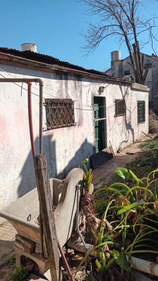VENTA EN  SAN PABLO 109 E/ SAN BENITO Y ANTARTIDA ARGENTINA - TURDERA - OPORTUNIDAD- DOS CASAS PARA DEMOLICION EXCELENTE MEDIDA DE LOTE A POCAS CUADRAS DE JUMBO LLAVALLOL