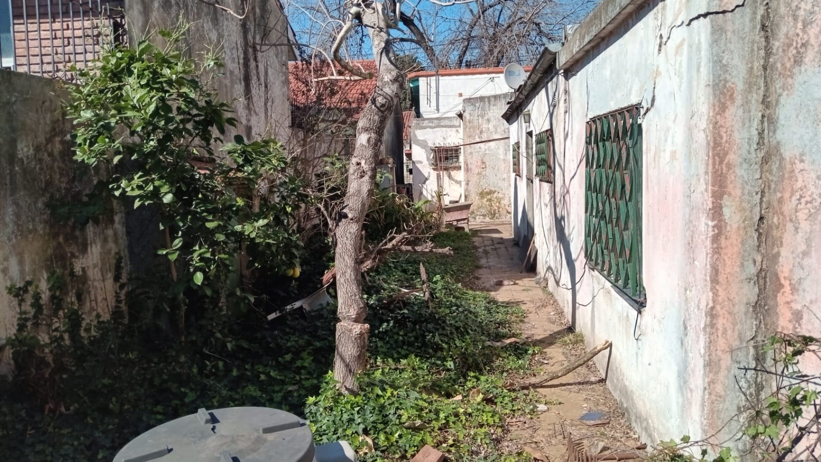 VENTA EN  SAN PABLO 109 E/ SAN BENITO Y ANTARTIDA ARGENTINA - TURDERA - OPORTUNIDAD- DOS CASAS PARA DEMOLICION EXCELENTE MEDIDA DE LOTE A POCAS CUADRAS DE JUMBO LLAVALLOL