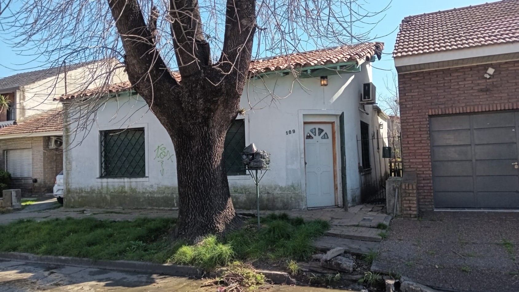 VENTA EN  SAN PABLO 109 E/ SAN BENITO Y ANTARTIDA ARGENTINA - TURDERA - OPORTUNIDAD- DOS CASAS PARA DEMOLICION EXCELENTE MEDIDA DE LOTE A POCAS CUADRAS DE JUMBO LLAVALLOL