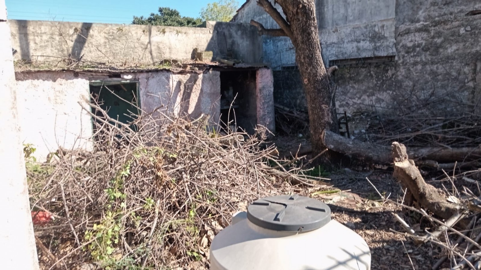 VENTA EN  SAN PABLO 109 E/ SAN BENITO Y ANTARTIDA ARGENTINA - TURDERA - OPORTUNIDAD- DOS CASAS PARA DEMOLICION EXCELENTE MEDIDA DE LOTE A POCAS CUADRAS DE JUMBO LLAVALLOL