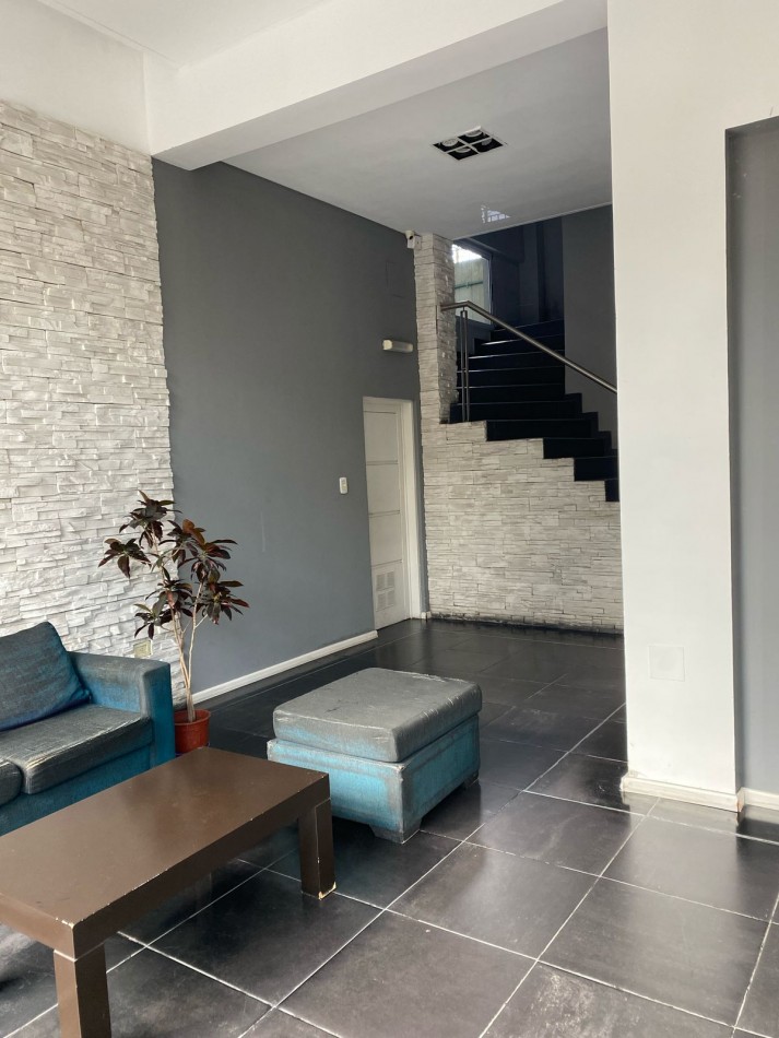VENTA EXCELENTE DEPARTAMENTO DOS AMBIENTES CON BALCON, SIN COCHERA BASAVILVASO 1768 LANUS ESTE