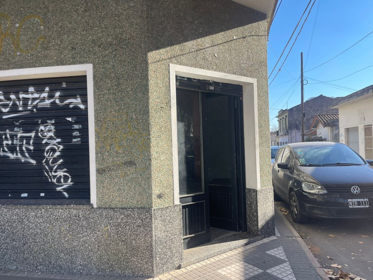 ALQUILER LOCAL EN ESQUINA EXCELENTE UBICACION!!!! -MAXIMO PAZ 250 esquina PASAJE ARMANINO MONTE GRANDE-