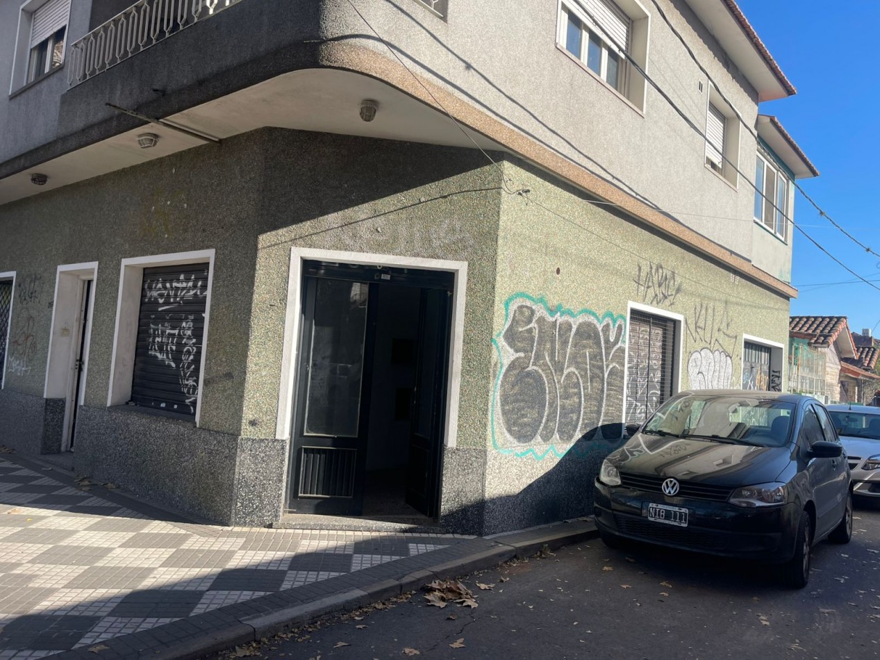 ALQUILER LOCAL EN ESQUINA EXCELENTE UBICACION!!!! -MAXIMO PAZ 250 esquina PASAJE ARMANINO MONTE GRANDE-