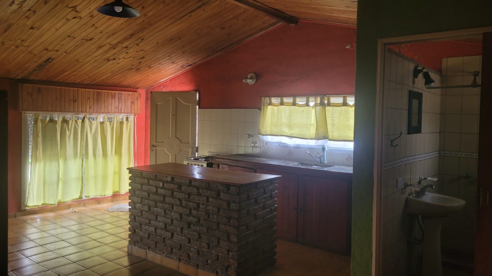 ALQUILER DEPTO MONOAMBIENTE POR ESCALERA, COLON 500 -TEMPERLEY-