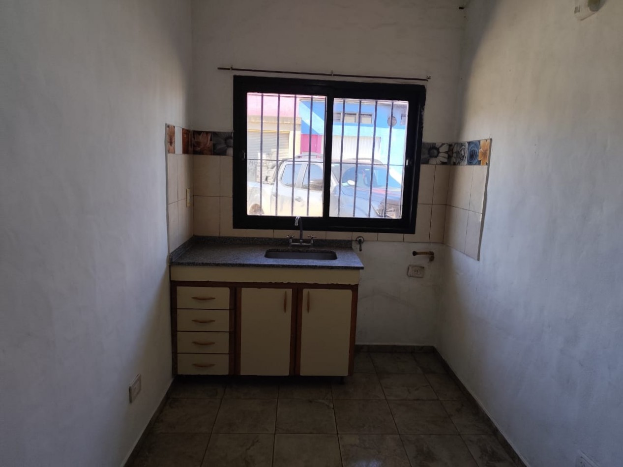 ALQUILER PH EN PLANTA BAJA POR INGRESO COMPARTIDO 3 AMBIENTES, CON PATIO, CHURRINCHE 4112 -TEMPERLEY-
