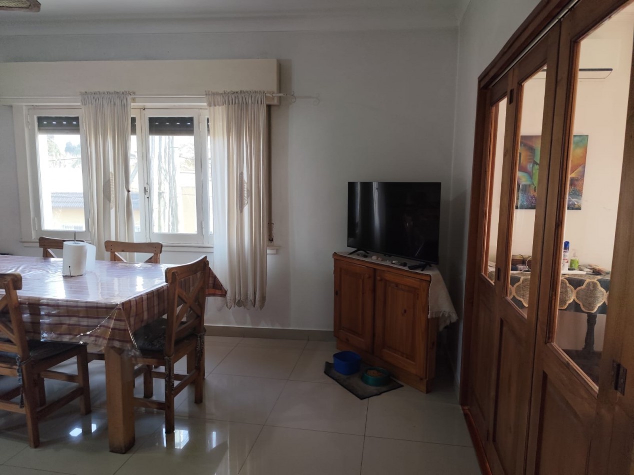 VENTA HERMOSA CASA EN PLANTA ALTA Y DOS DEPARTAMENTOS EN PLANTA BAJA, PARQUE Y GARAJE IDEAL PARA VIVIENDA Y RENTA, MAHATMA GANDHI 1203 -TEMPERLEY-