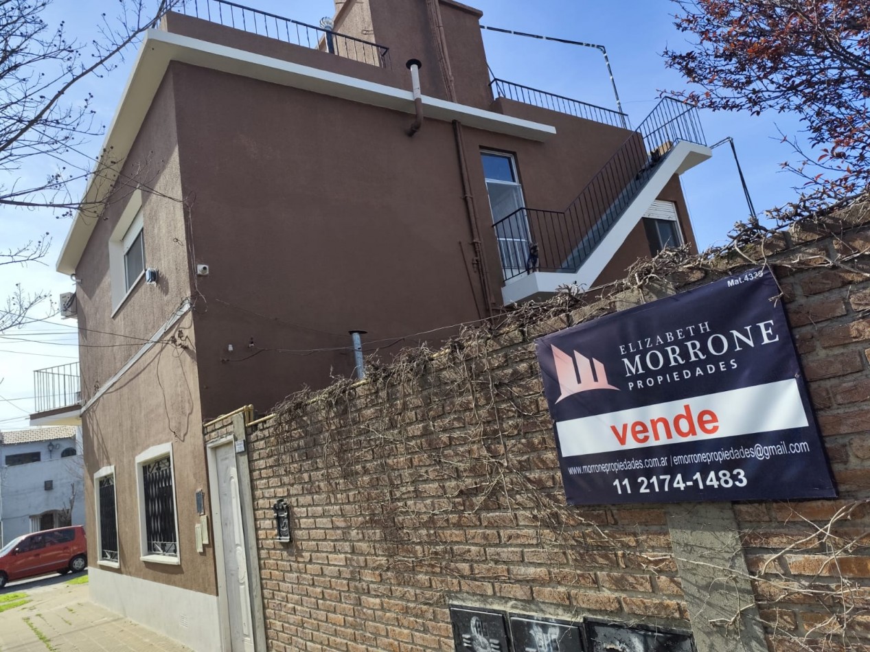 VENTA HERMOSA CASA EN PLANTA ALTA Y DOS DEPARTAMENTOS EN PLANTA BAJA, PARQUE Y GARAJE IDEAL PARA VIVIENDA Y RENTA, MAHATMA GANDHI 1203 -TEMPERLEY-