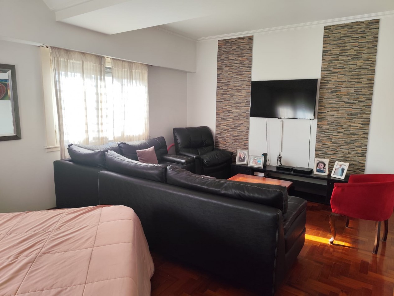 VENTA HERMOSA CASA EN PLANTA ALTA Y DOS DEPARTAMENTOS EN PLANTA BAJA, PARQUE Y GARAJE IDEAL PARA VIVIENDA Y RENTA, MAHATMA GANDHI 1203 -TEMPERLEY-