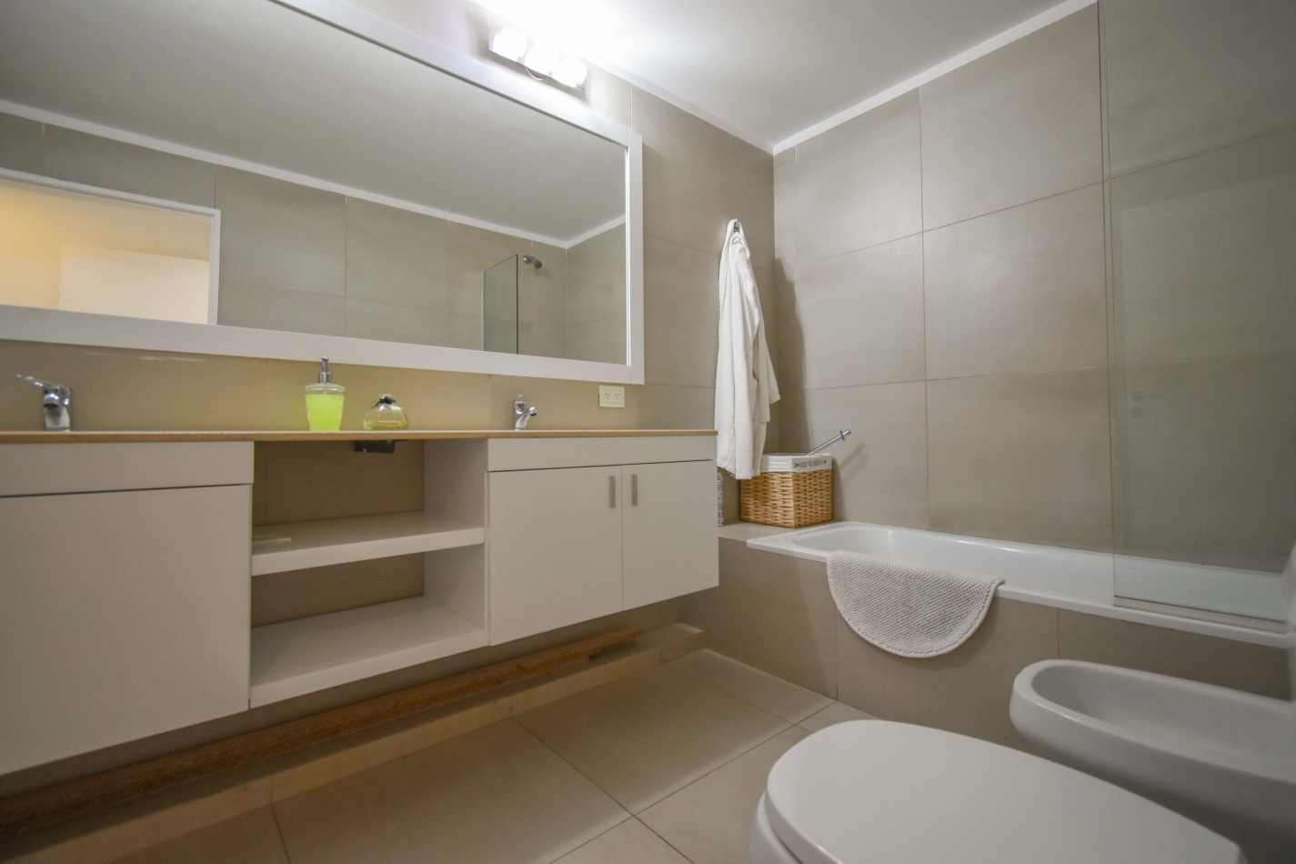 VENTA IMPRESIONANTE SEMIPISO AL FRENTE CON 3 DORMITORIOS, 2 COCHERAS Y AMENITIES, BELGRANO 1529 -BANFIELD-