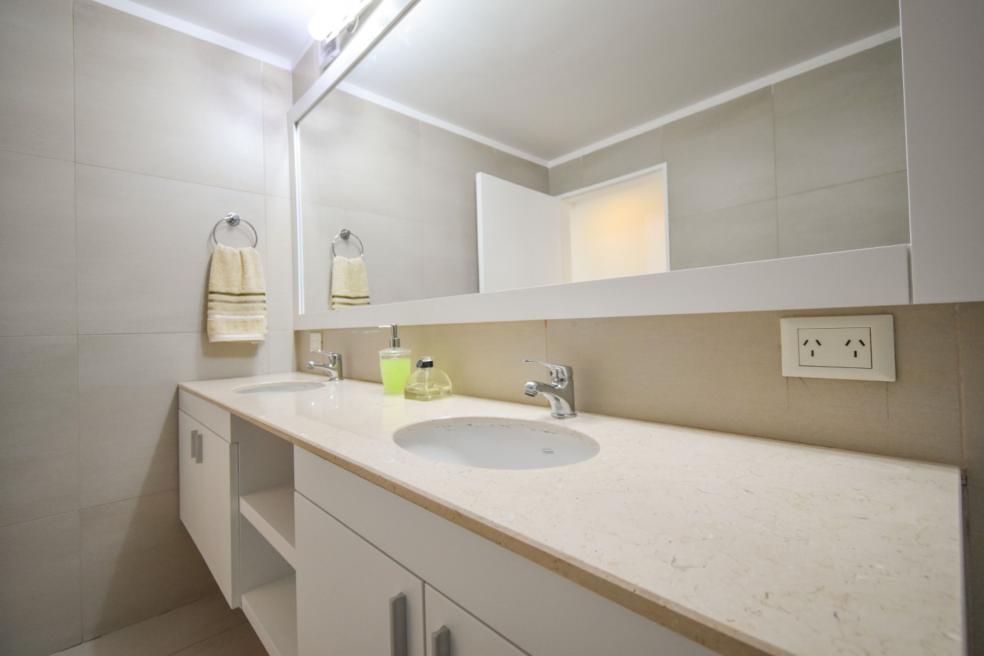 VENTA IMPRESIONANTE SEMIPISO AL FRENTE CON 3 DORMITORIOS, 2 COCHERAS Y AMENITIES, BELGRANO 1529 -BANFIELD-