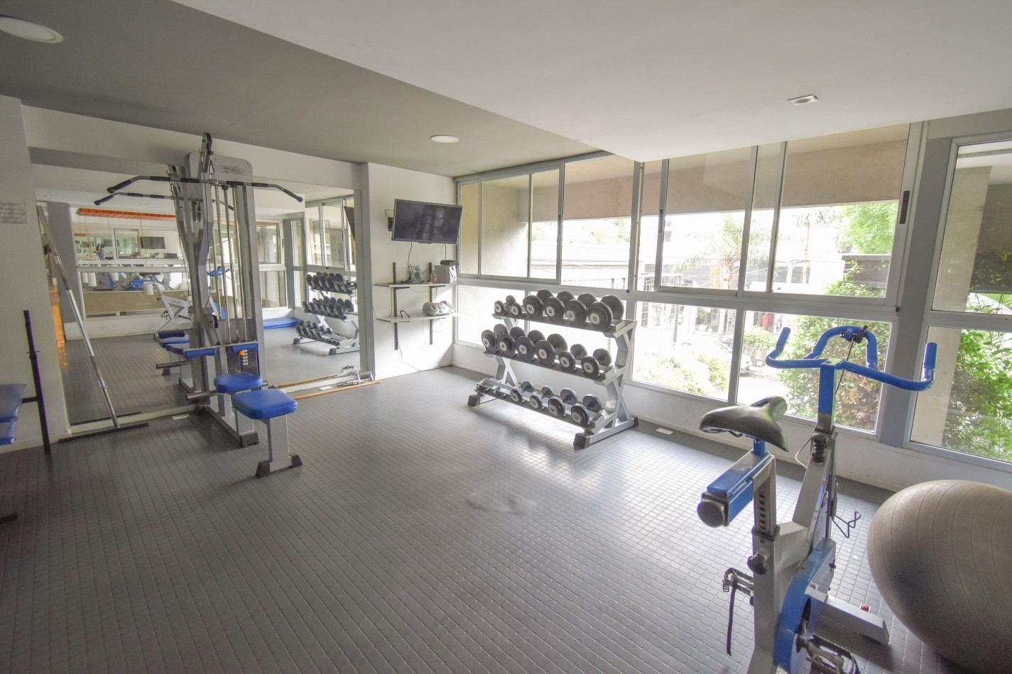 VENTA IMPRESIONANTE SEMIPISO AL FRENTE CON 3 DORMITORIOS, 2 COCHERAS Y AMENITIES, BELGRANO 1529 -BANFIELD-