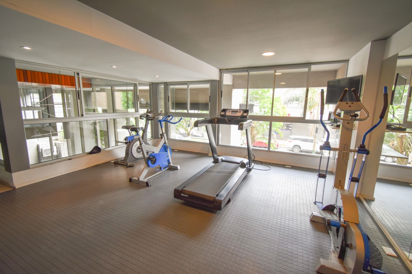 VENTA IMPRESIONANTE SEMIPISO AL FRENTE CON 3 DORMITORIOS, 2 COCHERAS Y AMENITIES, BELGRANO 1529 -BANFIELD-