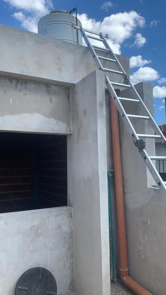 VENTA HERMOSO PH AL FRENTE CON 2 DORMITORIOS Y COCHERA COMPARTIDA CON LA OTRA UNIDAD FUNCIONAL, EL CHINGOLO 1500 -SAN JOSE- 
