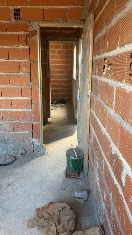 VENTA HERMOSO PH AL FRENTE CON 2 DORMITORIOS Y COCHERA COMPARTIDA CON LA OTRA UNIDAD FUNCIONAL, EL CHINGOLO 1500 -SAN JOSE- 