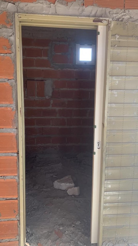 VENTA HERMOSO PH AL FRENTE CON 2 DORMITORIOS Y COCHERA COMPARTIDA CON LA OTRA UNIDAD FUNCIONAL, EL CHINGOLO 1500 -SAN JOSE- 