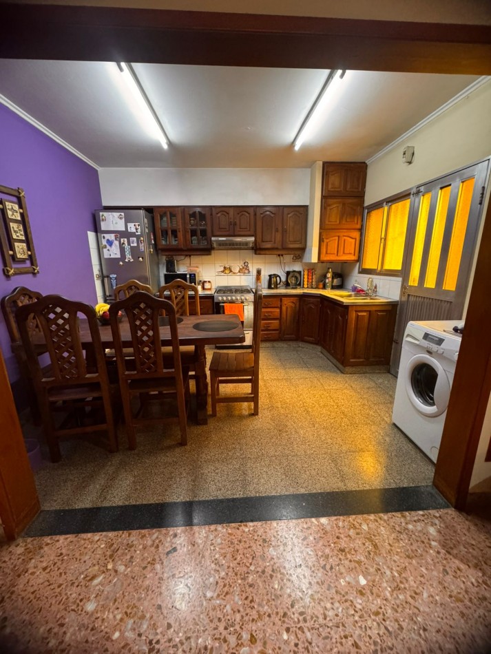 VENTA HERMOSO PH AL FRENTE CON 2 DORMITORIOS Y COCHERA COMPARTIDA CON LA OTRA UNIDAD FUNCIONAL, EL CHINGOLO 1500 -SAN JOSE- 