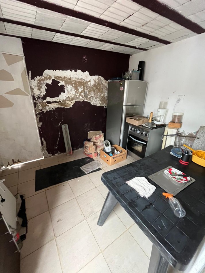 VENTA CASA 2 DORMITORIOS Y QUINCHO A UNA CUADRA DE AVENIDA VALETTE, BURLANDO 1500 -LUIS GUILLON-