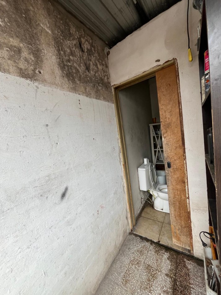 VENTA CASA 2 DORMITORIOS Y QUINCHO A UNA CUADRA DE AVENIDA VALETTE, BURLANDO 1500 -LUIS GUILLON-