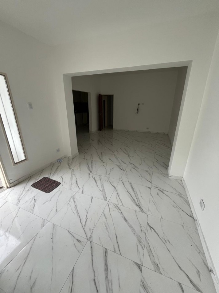 VENTA HERMOSO PH TIPO CASA AL FRENTE, 2 DORMITORIOS Y PATIO, EXCELENTE UBICACION, GUEMES 662 -TEMPERLEY-