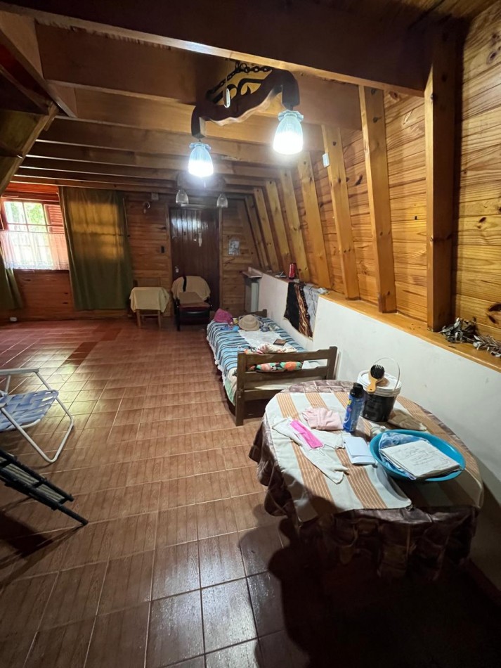 VENTA CASA ALPINA EN EXCELENTE ESTADO, 2 DORMITORIOS, DEPARTAMENTO O QUINCHO Y GALERIA, LA GOLONDRINA 2000 -TEMPERLEY-