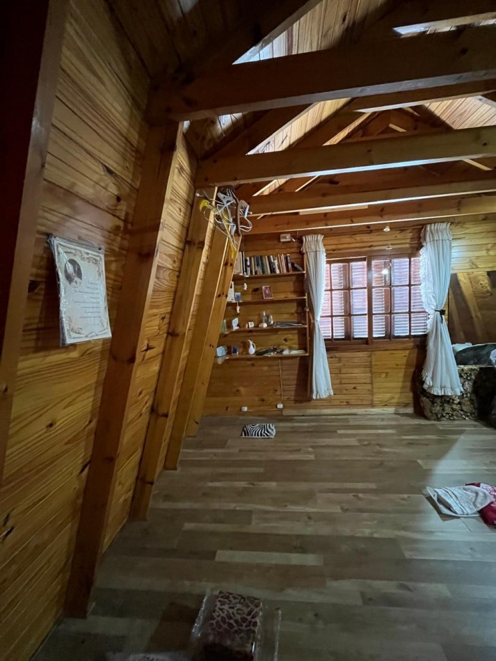 VENTA CASA ALPINA EN EXCELENTE ESTADO, 2 DORMITORIOS, DEPARTAMENTO O QUINCHO Y GALERIA, LA GOLONDRINA 2000 -TEMPERLEY-